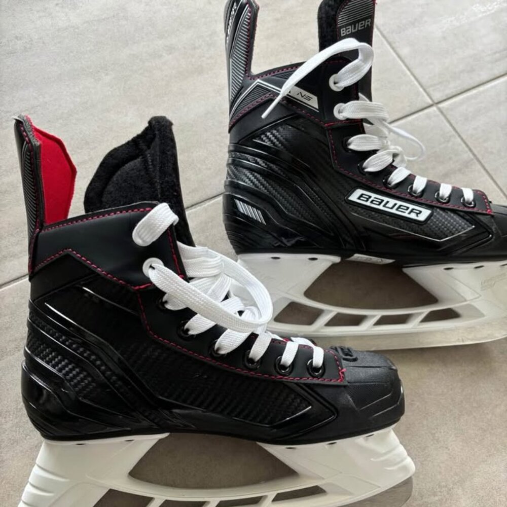 Bauer Junior Hockey Skates / Size 3